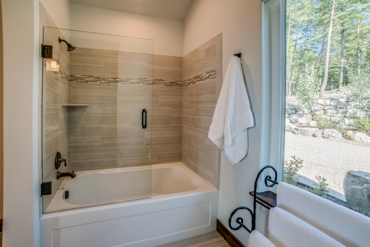 Shower & Tub Installation in Mikes